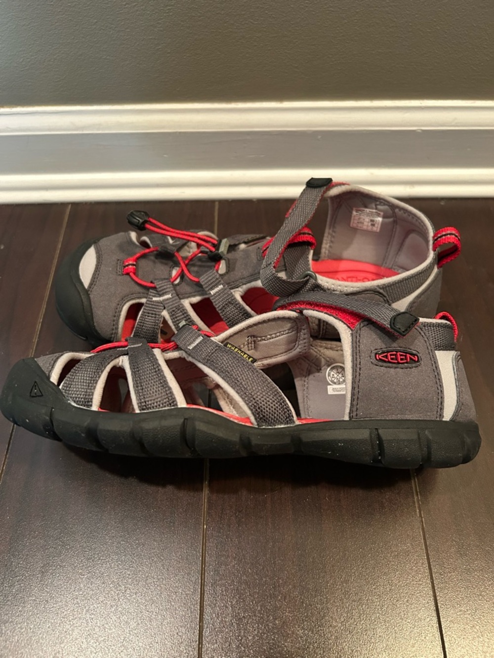 KEEN Newport H2 Women's Sandals Size 25.5cm/EU39- Grey/Red Water Shoes